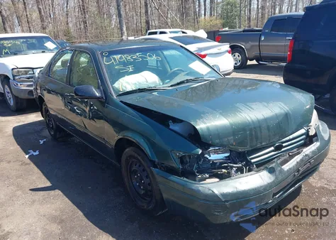 1999 Toyota Camry Le z USA, uszkodzony, nr VIN 4T1BG22K9XU502356